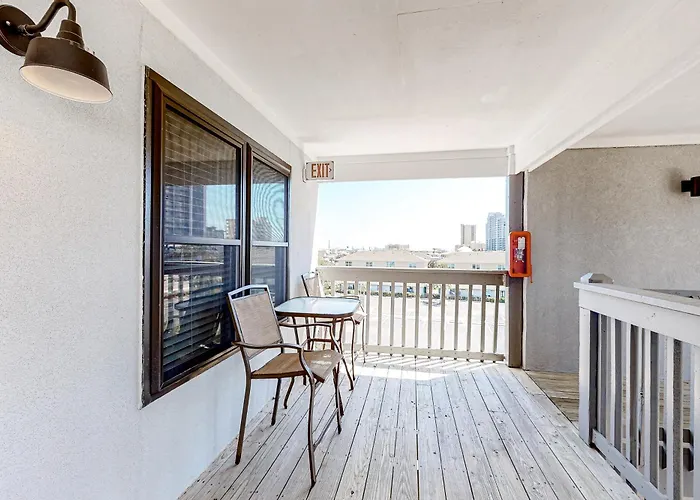 Ocean Echo Apartment